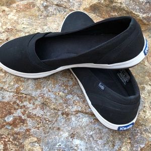 🍄Keds Black Slip-on Shoes🍄